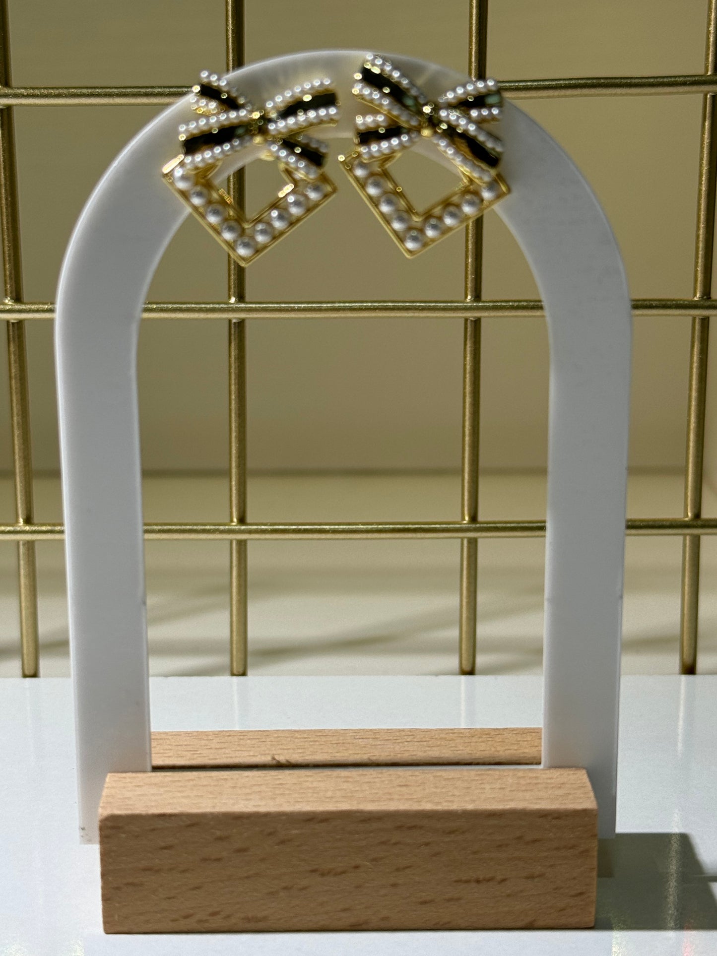 Bow & Pearls Gold Earrings