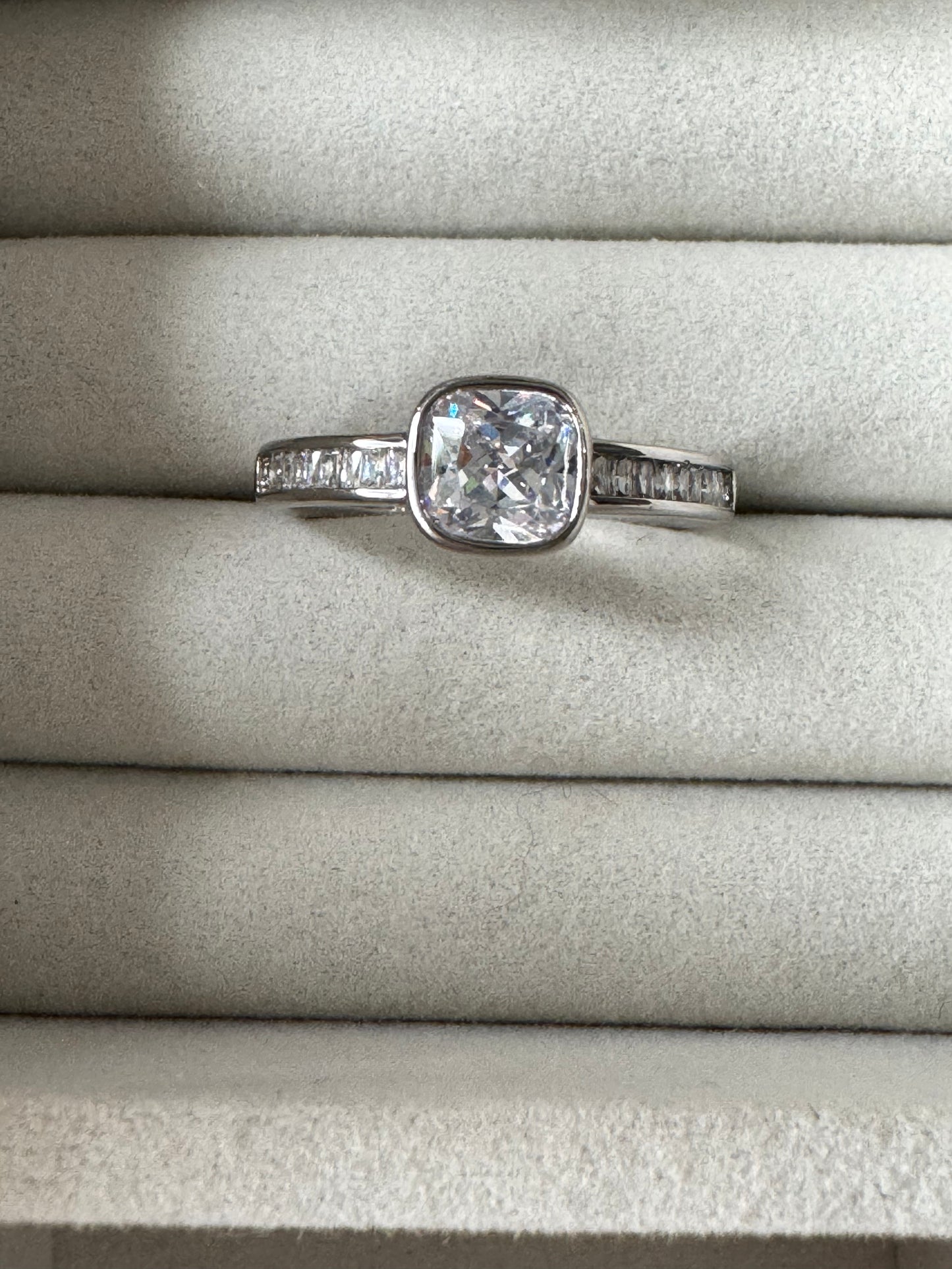 White Saphire Silver Ring