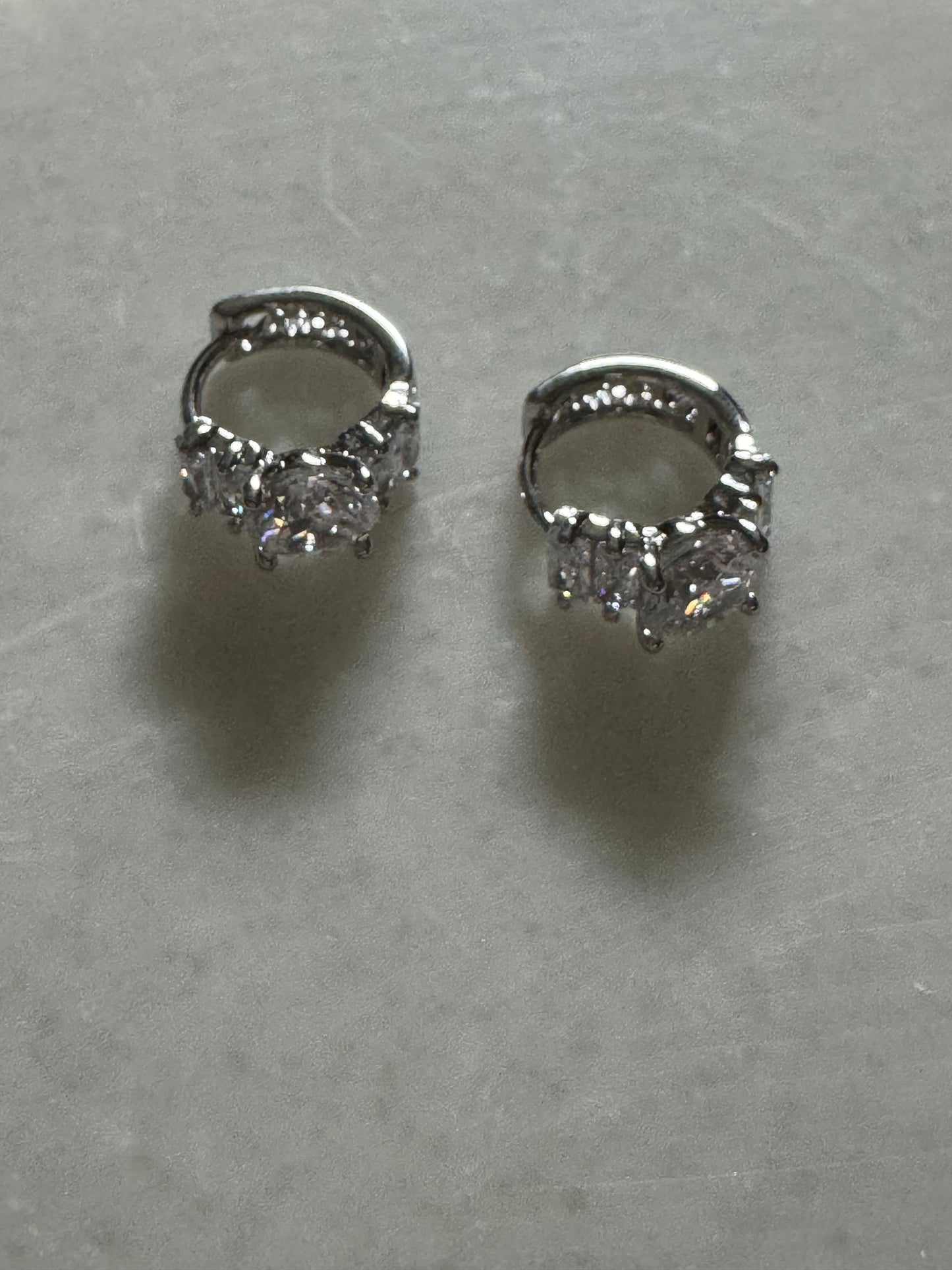 Minamilist CZ Huggies